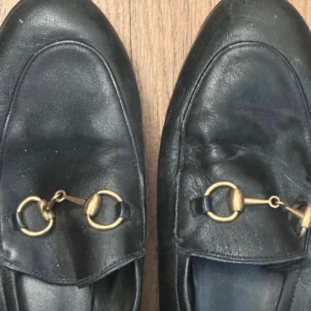 Gucci women Black Leather Loafers with Gold Horsebit Accent